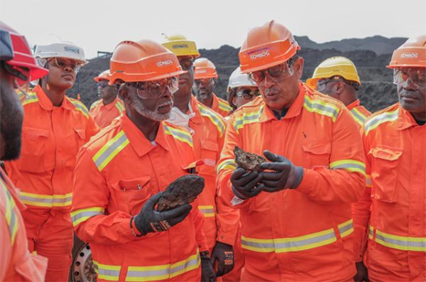 Moanda : le ministre de l'Industrie en immersion dans les unités de la Comilog