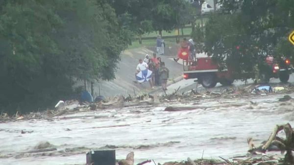 Au moins 13 morts et 20 enfants disparus dans des inondations au Texas