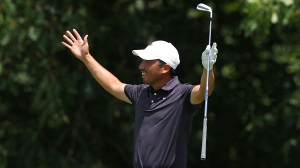Un aigle aide Doug Ghim à se maintenir en tête