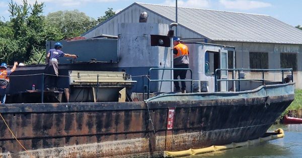 Frouard. La péniche abandonnée Anita est en cours de démantèlement après 15 ans d'immobilisation