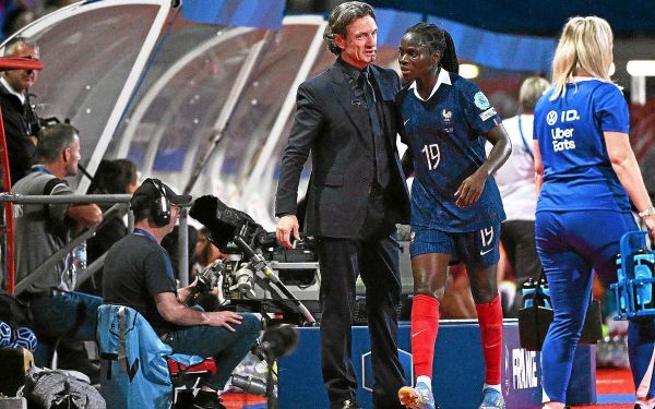 Euro 2025 : les Bleues débutent par le choc contre l'Angleterre, sans leur capitaine Griedge Mbock
