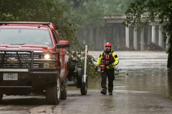 Des précipitations exceptionnelles: Des inondations au Texas font au moins 24 morts et des disparus