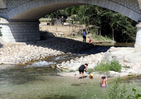 Cascade, parcs, berges... Pour supporter "un peu" la canicule sur la Côte d'Azur, voici nos six spots fraîcheur!