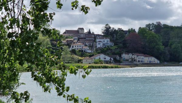 Cap sur Hastingues, village médiéval à découvrir dans l'édition n°13 de Terres des Landes