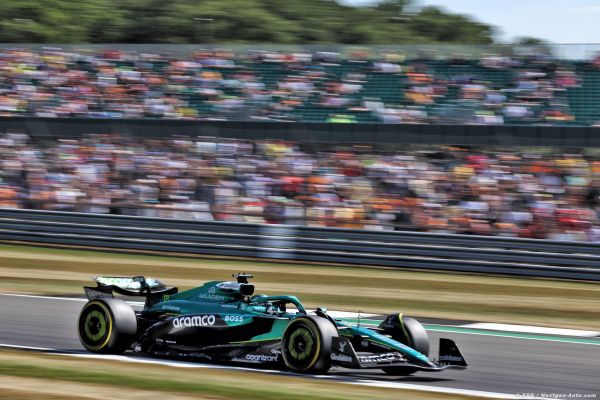 Russell chez Aston Martin F1 ? Cowell minimise la rumeur et parle de ‘stabilité' du line-up