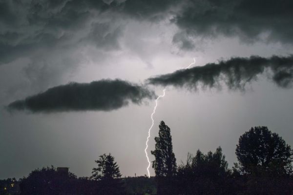 Des applications permettent de suivre l'évolution en temps réel de la pluie ou des orages