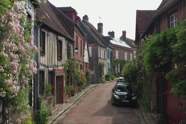 Le village de Gerberoy face aux défis du tourisme et ses fluctuations : "quelques fois, il y a trop de monde et très souvent pas assez"