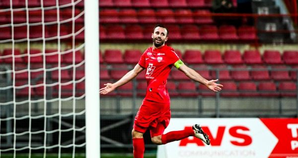 National : Versailles perd son roi, Dijon prolonge une légende (off)