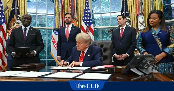 Droits de douane: Trump évoque "probablement douze" lettres aux partenaires commerciaux envoyées lundi