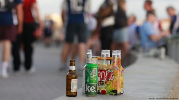 Pas de bière à 14 ans, les Allemands pour des règles plus strictes