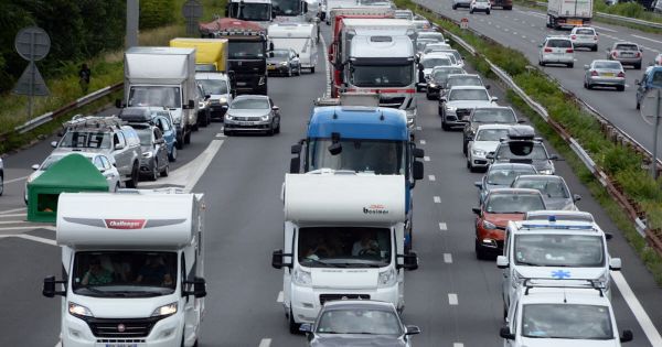 Rhône. C'est les vacances : circulation classée rouge dans le sens des départs, trafic dense sur l'A7