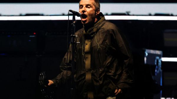 Oasis en concert à Cardiff 16 ans après, les fans ont enfin eu droit à l'image qu'ils attendaient tant