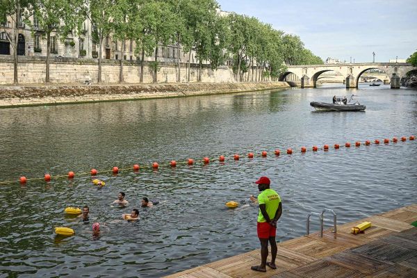 Baignade publique dans la Seine à Paris : des nageurs dans l'eau ce samedi, une première depuis plus d'un siècle