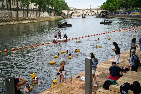 Plus de 100 ans après son interdiction, la baignade dans la Seine de nouveau autorisée