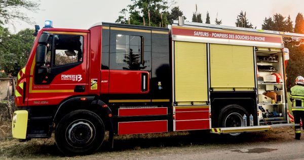 «Premier incendie d'ampleur de la saison» dans les Bouches-du-Rhône, 150 personnes mises en sécurité