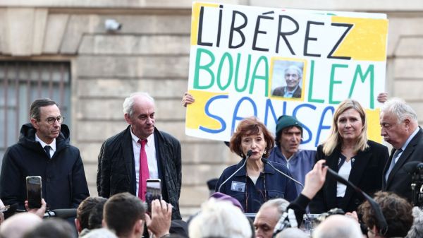 Grâce présidentielle pour Boualem Sansal : "Le gouvernement algérien nous a baladés pendant deux mois", déplore la présidente de son comité de soutien, après une nouvelle déception