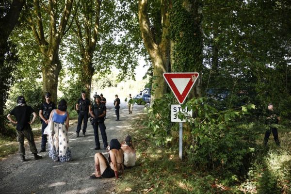 Malgré l'interdiction d'un nouveau rassemblement par la préfecture, les opposants à l'A69 sont déjà nombreux