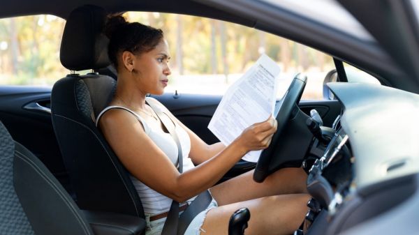Assurance auto : une démarche à ne pas oublier si vous partez avec votre voiture dans ces 9 pays