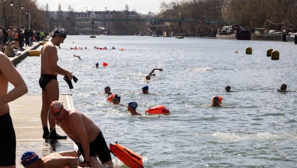Une eau à 25°C, les premiers baigneurs se sont mouillés dans la Seine à Paris
