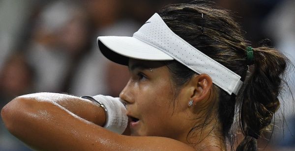Emma Raducanu (battue par Aryna Sabalenka au troisième tour) : « La première chose que j'ai faite dans les vestiaires après cette défaite, ç'a été de manger un Kit Kat »