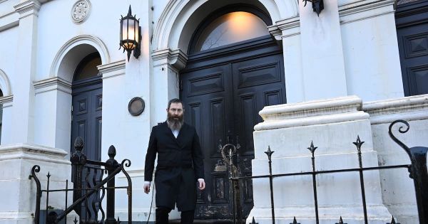 Australie : un homme met le feu à la porte d'une synagogue de Melbourne avec des fidèles à l'intérieur
