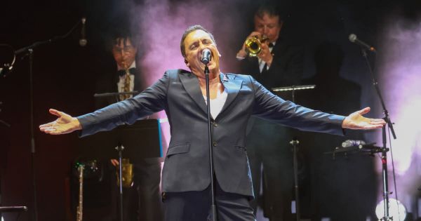 En images. Nuits-Saint-Georges : Dany Brillant et Zélie sur leur 31 pour l'avant dernière soirée de Sons d'une nuit d'été 2025