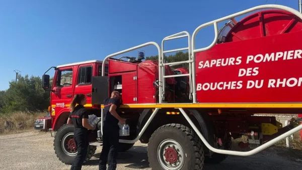L'incendie du Rove, dans les Bouches-du-Rhône, "est circonscrit" après avoir parcouru "plus de 100 hectares"