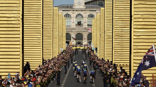 Tour de France : c'est l'heure du Grand Départ à Lille ! Qui portera le maillot jaune ? Suivez la première étape de la 112e édition