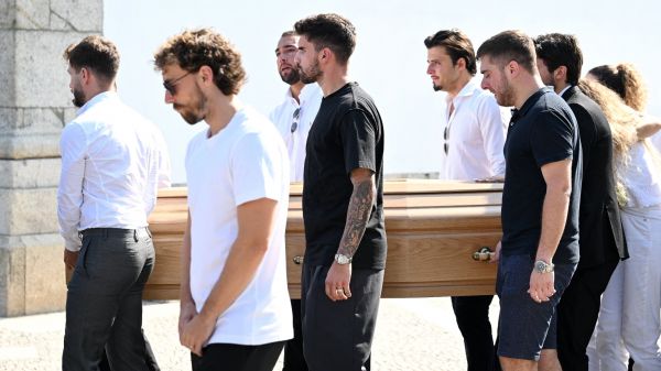 Mort de Diogo Jota: Ruben Neves présent pour porter le cercueil de son ami, quelques heures après son match à la Coupe du monde des clubs aux Etats-Unis