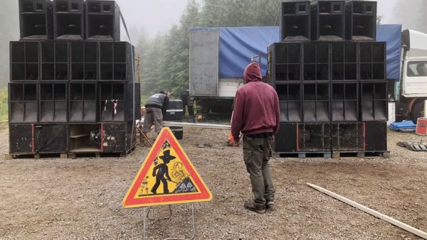 Une free party s'installe en Haute-Vallée de l'Aude, une centaine de personnes sur les lieux