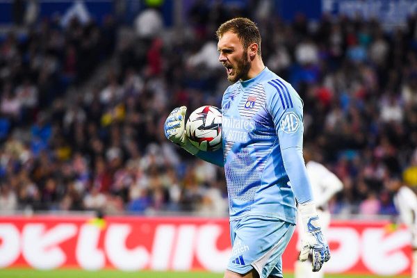 OL : Lucas Perri vide son casier et quitte Lyon