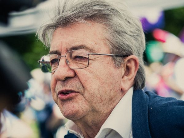 Pour Mélenchon, le voile dans l'islam, c'est d'accord si une femme se soumet à Dieu, pas aux hommes