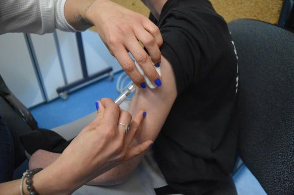 Papillomavirus : des progrès dans la vaccination chez les ados mais des efforts restent nécessaires