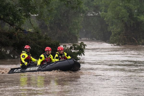 Des inondations font au moins 24 morts au Texas