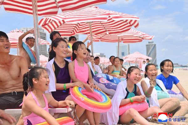 Corée du Nord : Kim Jong-un inaugure une gigantesque station balnéaire