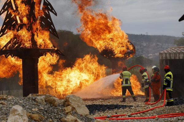 L'incendie dans les Bouches-du-Rhône est « stabilisé » après avoir parcouru 100 hectares