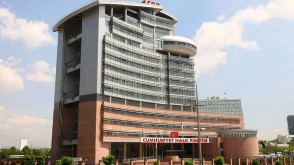 Turquie : trois nouvelles arrestations de maires d'opposition à Adana, Antalya et Adiyaman