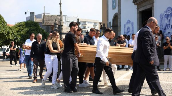 Mort de Diogo Jota: Van Dijk, Ruben Neves, Bernardo Silva, Fabinho, Villas-Boas... Le monde du foot réuni au Portugal pour les funérailles du joueur de Liverpool et de son frère