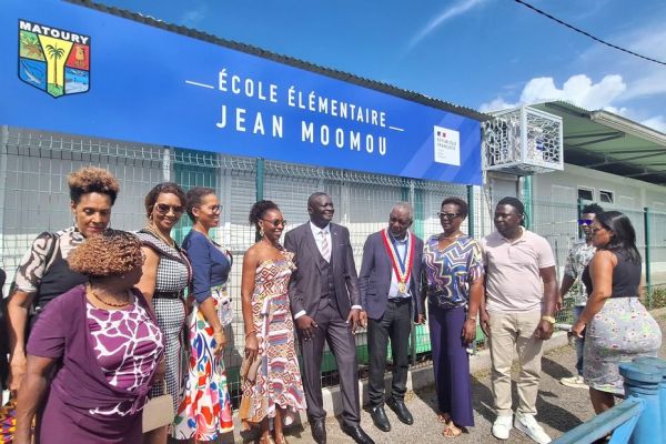 L'école d'Abriba Balata porte désormais le nom de Jean Moomou, un hommage vibrant à un intellectuel de Guyane