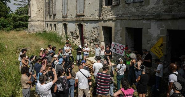 «Turboteuf» contre l'A69 : près de 800 personnes rassemblées pour l'heure, selon le préfet