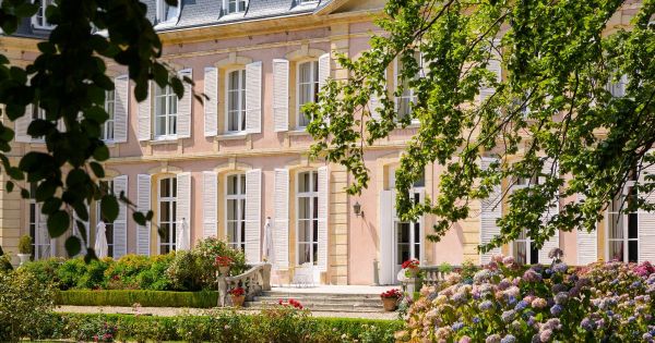 Michel Sardou met en vente son incroyable villa de 700 m², dans l'un des coins les plus exclusifs de France