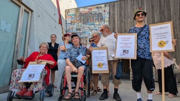 Le "Handi-Gang" défend l'accessibilité des transports aux personnes à mobilité réduite à Aubagne