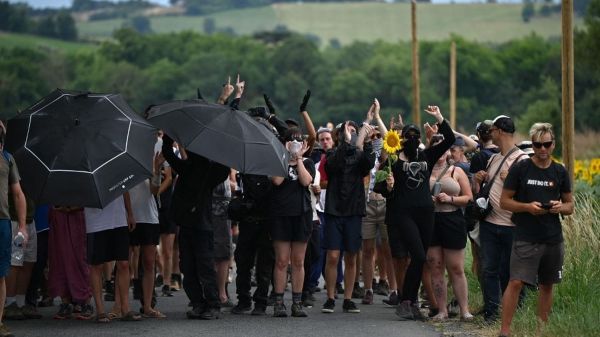 Rassemblement contre l'A69 : la préfecture du Tarn annonce la saisie de "55 objets pouvant constituer des armes par destination"