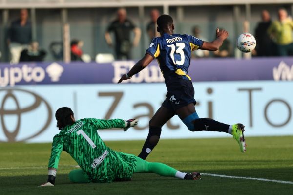 Mercato : Ange-Yoan Bonny, attaquant français de Parme, s'engage à l'Inter pour 23 millions d'euros