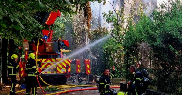 Grenoble. « J'ai vu un rideau de flammes monter devant ma fenêtre » : les habitants réagissent après le violent incendie quartier Hoche