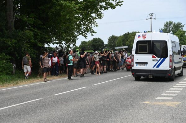 Nouvelle manifestation sous tension contre la reprise du chantier de l'autoroute A69
