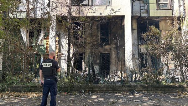 Un violent incendie ravage un immeuble à Grenoble, plusieurs pompiers blessés et des dizaines d'habitants évacués