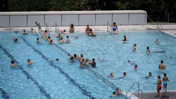Après des incidents: Une piscine municipale interdit l'accès aux Français