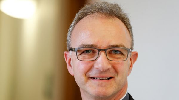 Le pape nomme Mgr Thibault Verny, évêque français, à la tête d'une commission contre les abus sexuels