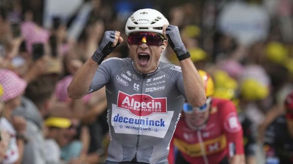 Tour de France 2025 : le sprinteur belge Jasper Philipsen s'impose au terme d'une première étape explosive et s'empare du maillot jaune